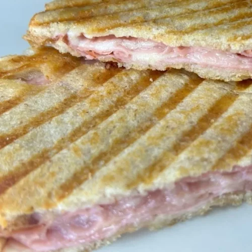 Tosta caseira de fiambre
